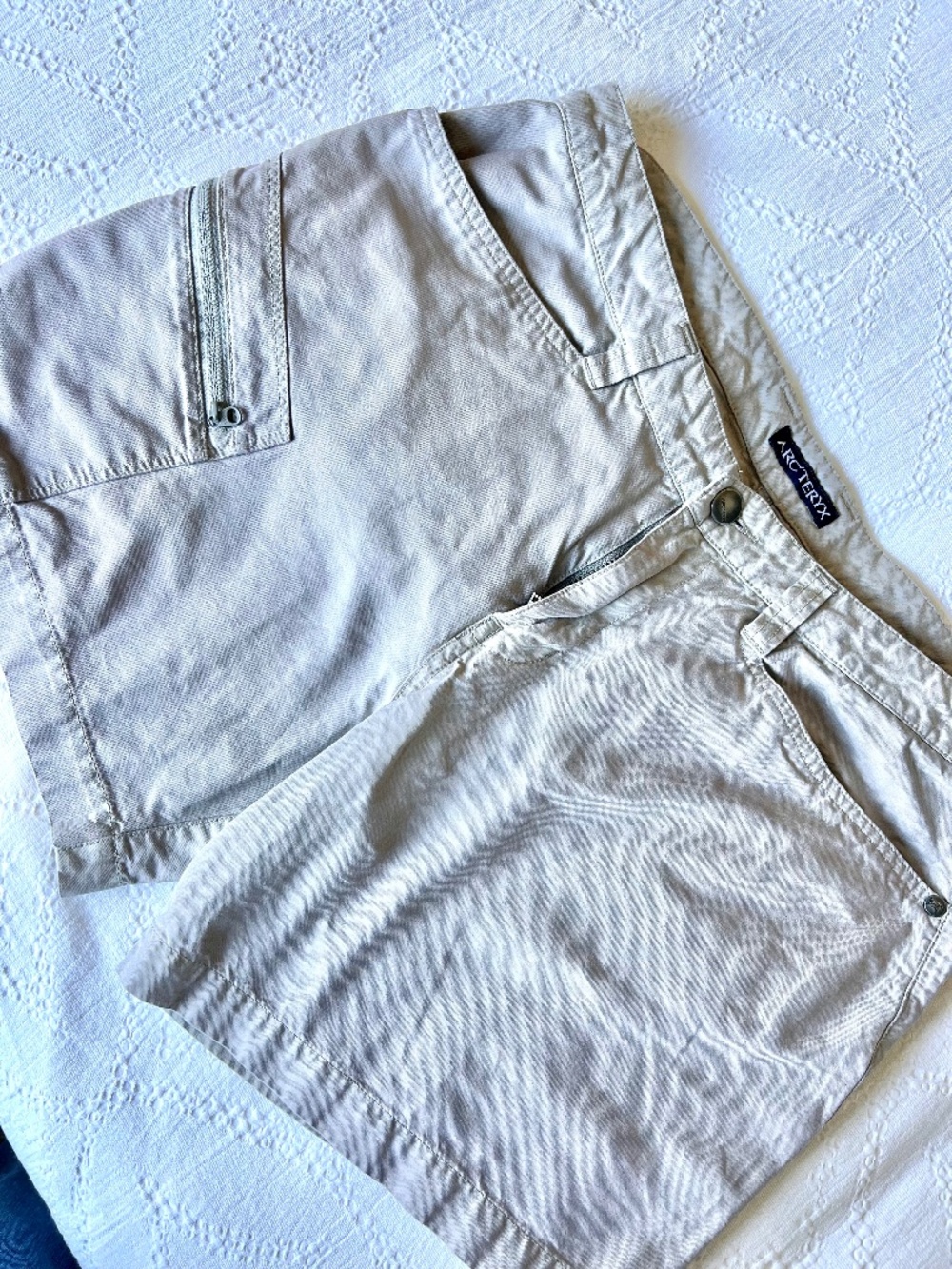 ARC’TERYX- Beige Chino Outdoor Hiking Shorts Women's Size 10